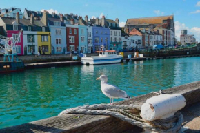 Stylish & Spacious 4BED-Coastal Haven in Weymouth